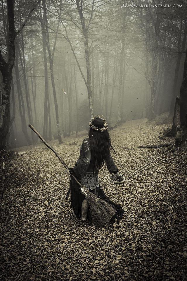 R-EVEIL DES SORCIÈRES…
